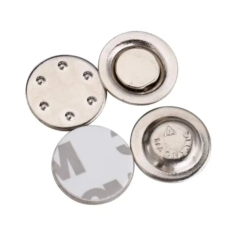 Single magnet badge